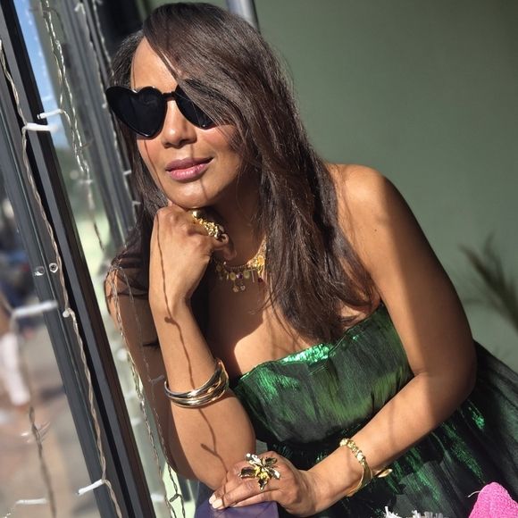 Meet your Per. Shopper, Sugey - Picture 1 of 8